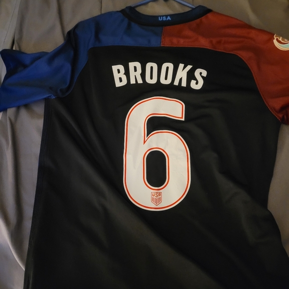2016 US soccer jersey black Brooks 6 - Picture 2 of 2